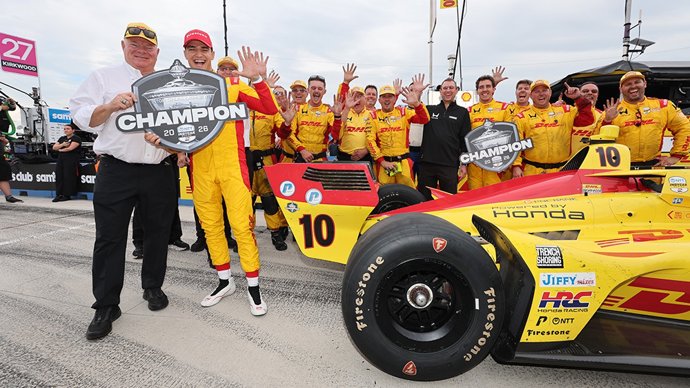 Alex Palou comemora seu quinto título da IndyCar Series