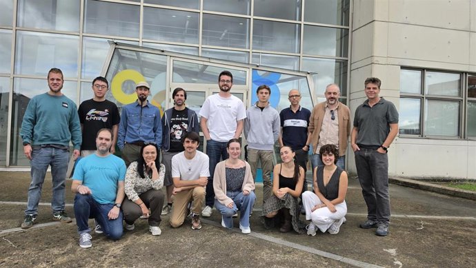 Investigadores del Grupo de Nano-Óptica Cuántica de la Universidad de Oviedo y del CINN-CSIC, en colaboración con el INMA (CSIC-Universidad de Zaragoza) y el DIPC.