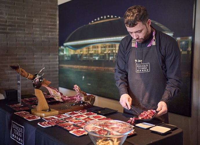 Enrique Tomás, el jamón oficial de los torneos de Premier Padel en España