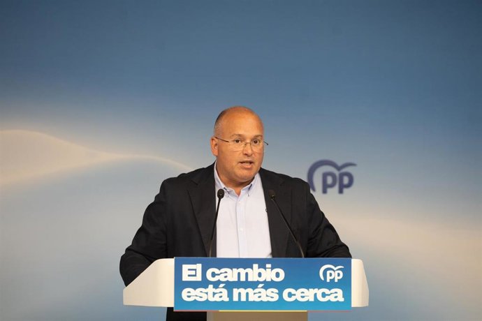 El secretario general del PP, Miguel Tellado, durante una rueda de prensa, en la sede del Partido Popular, a 3 de agosto de 2026, en Madrid (España). 