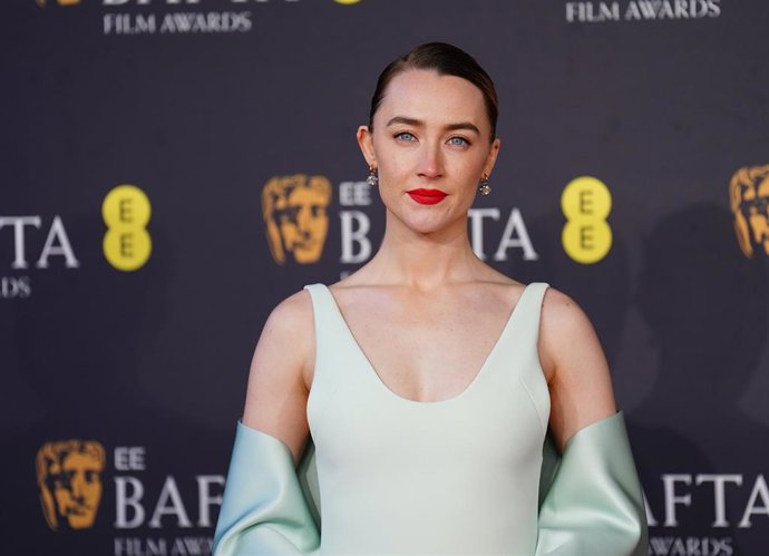 Archivo - 16 February 2025, United Kingdom, London: American-Irish actress Saoirse Ronan poses for photos on the red carpet of the 78th British Academy Film Awards at the Royal Festival Hall. Photo: James Manning/PA Wire/dpa