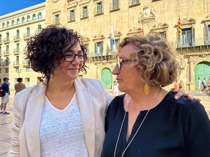 Trini Amorós (i) y Ana Barceló (d)