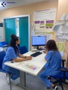 Las  y los enfermeros de salud mental actúan como puente entre el paciente, la familia y el sistema sanitario