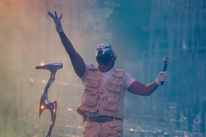 Archivo - El rapero canadiense The Weeknd durante un concierto en el estadio Civitas Metropolitano en Madrid
