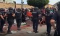 La Policía interviene con disparos al aire para contener a los migrantes que quieren acceder a Loma Colmenar (Ceuta)