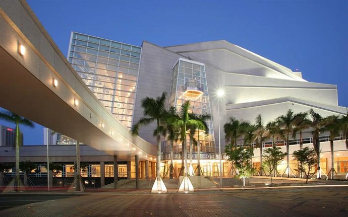 El Centro Arsht de noche