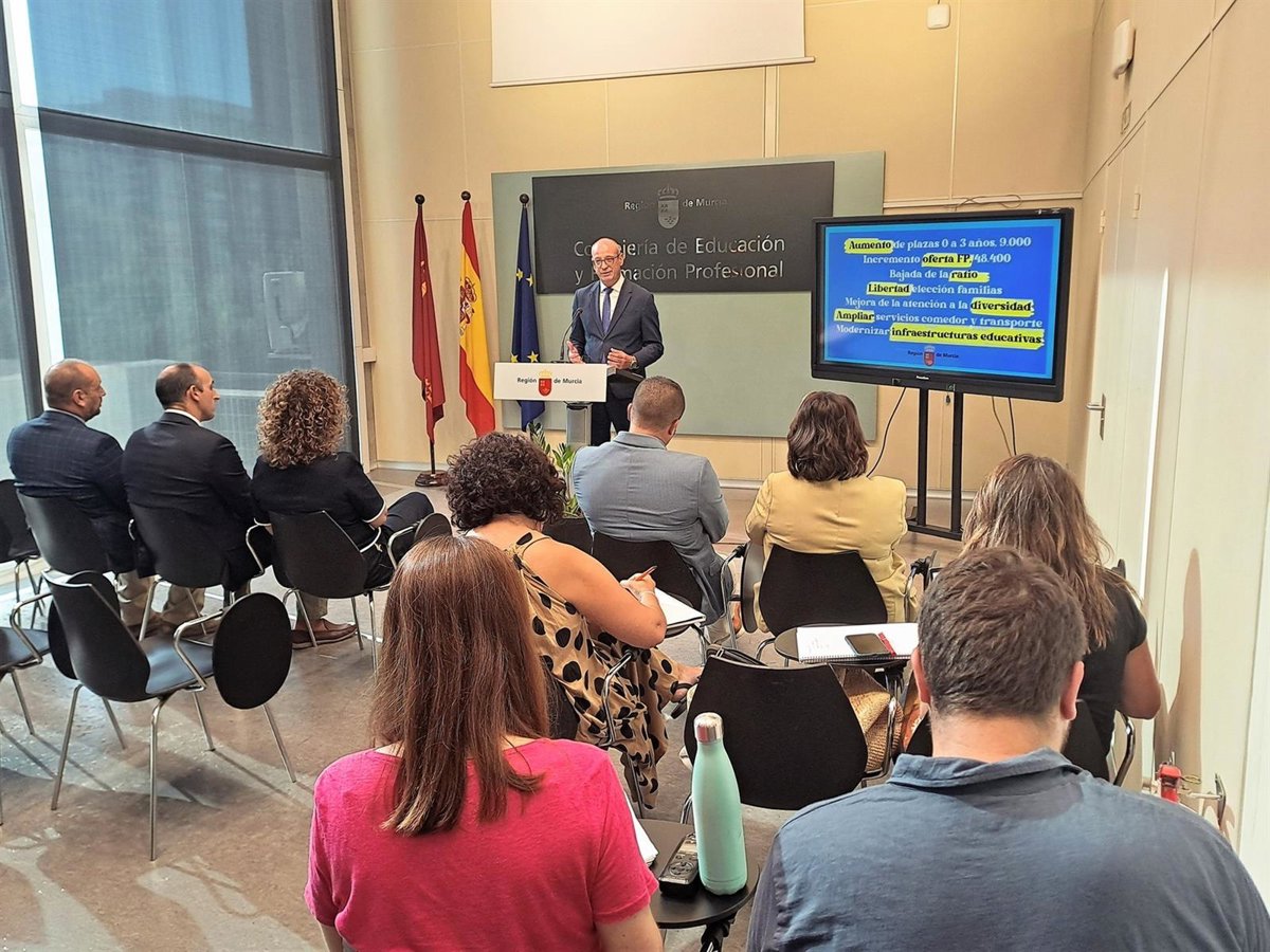 El nuevo curso escolar comienza con 320.000 plazas y más de 29.000 docentes en la Región de Murcia