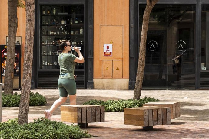 Archivo - Jornada de intenso calor con máximas de 44ºC en Almería. A 24 de julio de 2026 en Almería (Andalucía, España). 