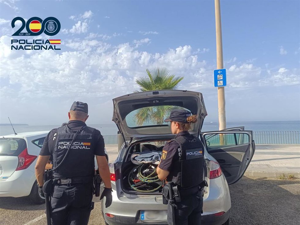 Dos detenidos por robar a bañistas en Can Pere Antoni