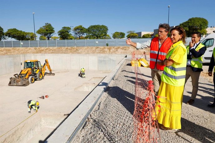 La alcaldesa de Zaragoza, Natalia Chueca, visita las obras del Centro Deportivo Municipal Sur