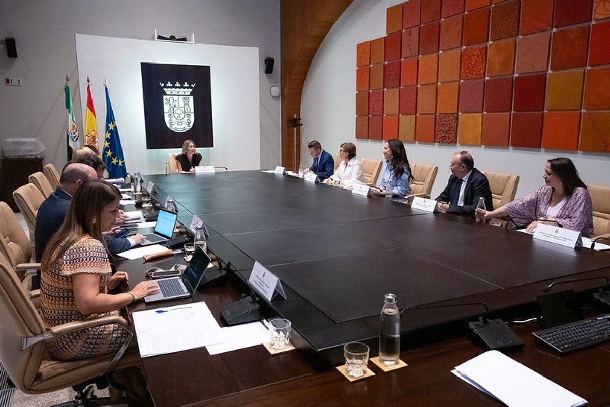 El Consejo de Gobierno de la Junta se traslada a las Hurdes para mostrar su cercanía a los afectados por el incendio