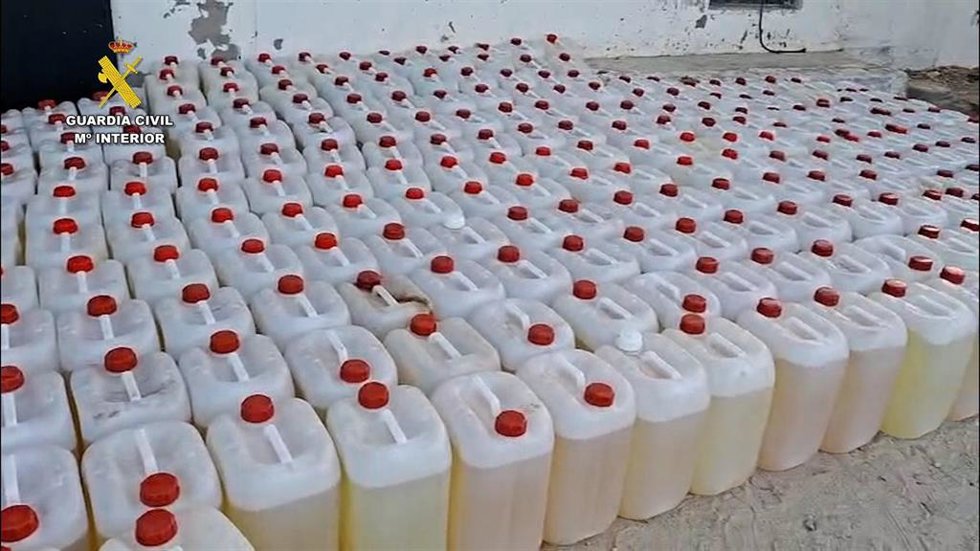 Petacas de gasolina incautadas por la Guardia Civil de Cádiz