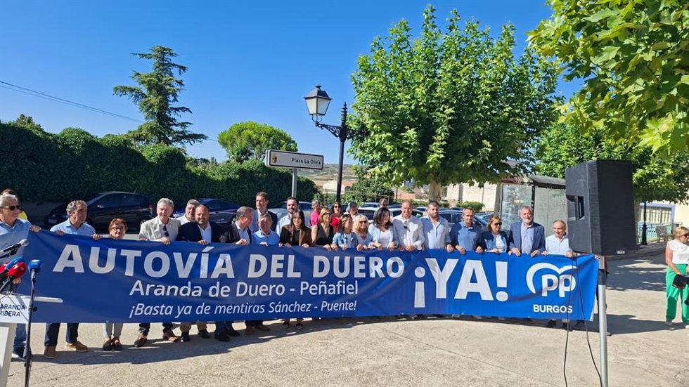 PP acusa a Puente de "disfrazar" de inauguración su "fracaso" con la A-11 al presentar como terminada una vía en obras.