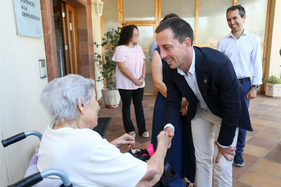 El presidente del Consell de Mallorca, Llorenç Galmés, en la visita a una residencia.