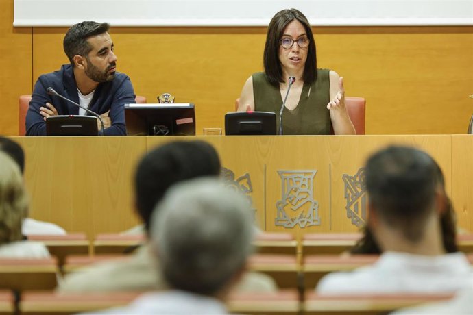 La ministra de Ciencia, Innovación y Universidades secretaria general del PSPV-PSOE, Diana Morant, durante una reunión con el grupo parlamentario socialista en Les Corts, a 31 de agosto de 2026, en Valencia