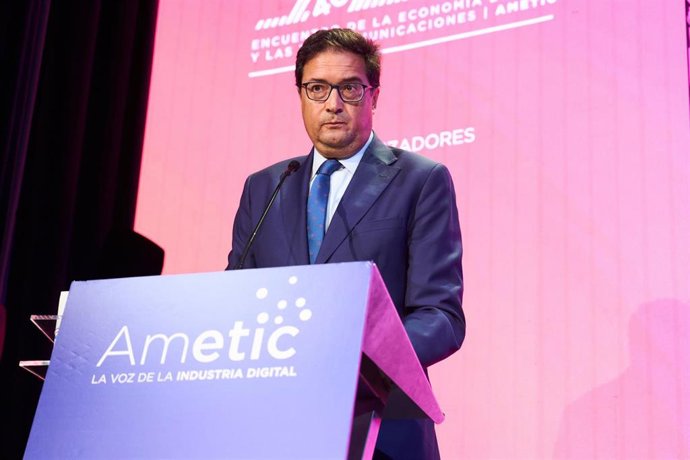 El ministro para la Transformación Digital, Óscar López, durante la inauguración del 40º encuentro de Economía Digital y telecomunicaciones de la UIMP, a 31 de agosto de 2026, en Santander, Cantabria (España). La 40ª edición del Encuentro de la Economía D