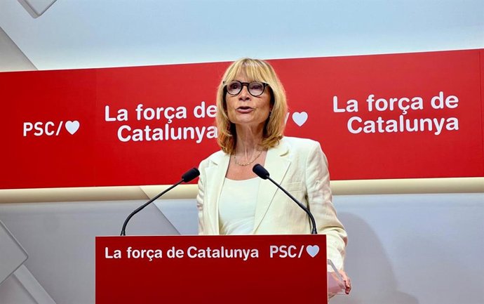 La viceprimera secretaria y portavoz del PSC, Lluïsa Moret, este lunes en una rueda de prensa