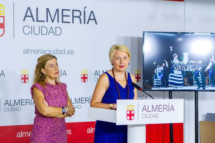Las concejales del Ayuntamiento de Almería Paola Laynez y Eloísa Cabrera.