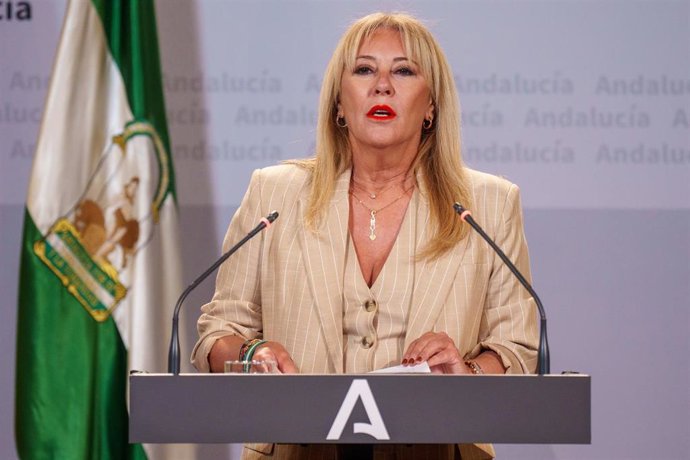 La vicepresidenta tercera y consejera de Economía, Hacienda y Fondos Europeos, y portavoz del Gobierno andaluz, Carolina España, interviene en la rueda de prensa celebrada tras la reunión semanal del Consejo de Gobierno. A 31 de agosto de 2026 en Sevilla 