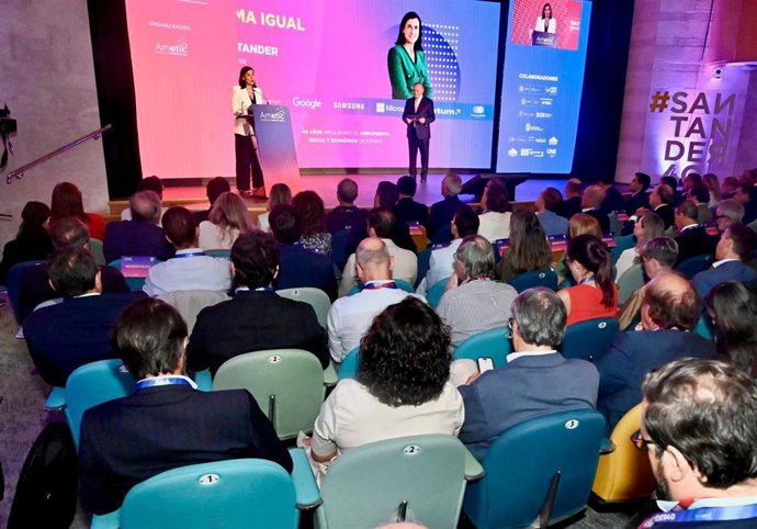 La alcaldesa de Santander, Gema Igual, en la inauguración del 40 Encuentro de la Economía Digital y las Telecomunicaciones que Ametic celebra en Santander