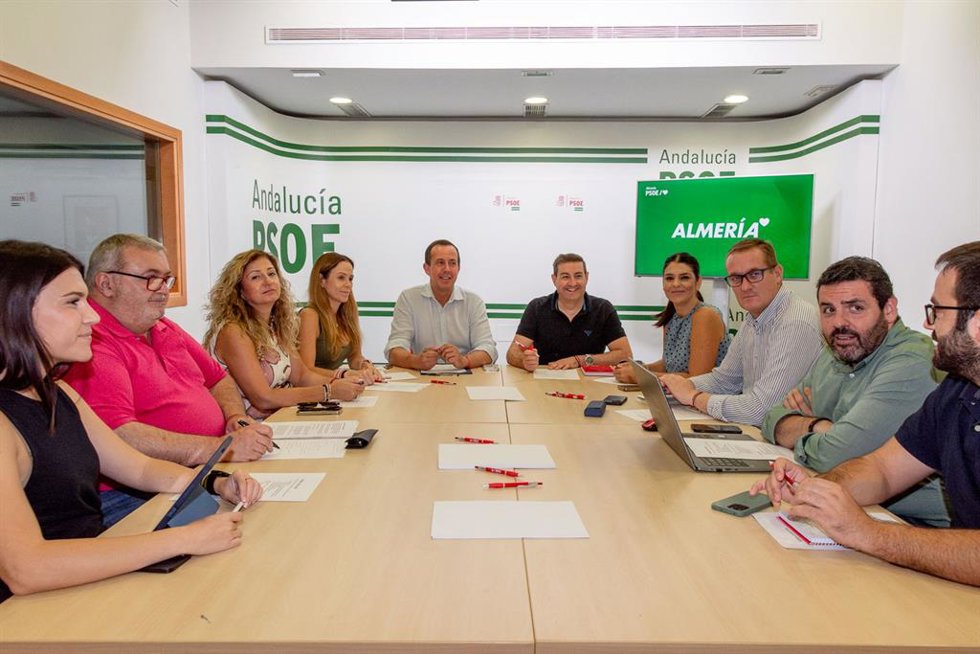 El secretario general del PSOE de Almería, José María Martín, preside la reunión de la comisión permanente de la ejecutiva provincial.