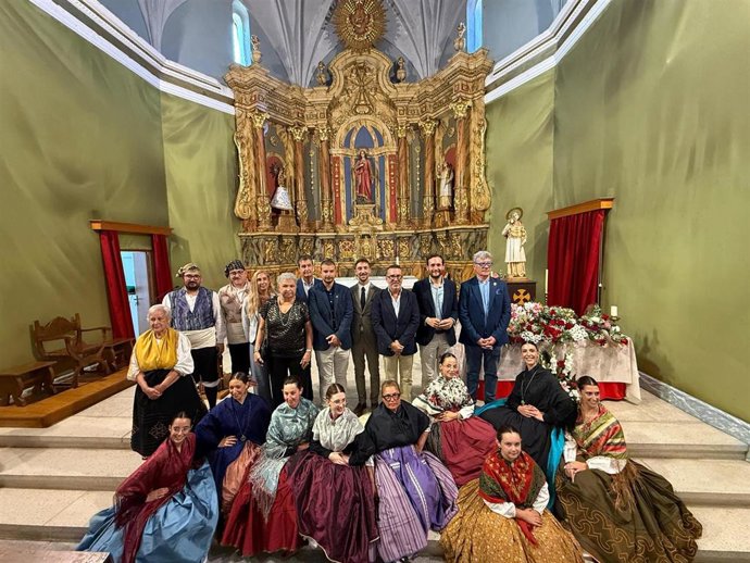 El presidente de la Diputación Provincial de Huesca (DPH), Isaac Claver, acompaña a los vecinos de Alcampell en los actos de cierre de sus fiestas patronales en honor a San Ramón Nonato