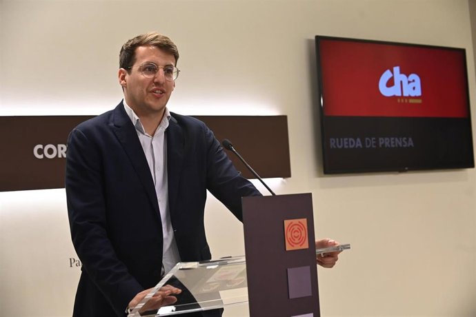Archivo - El portavoz de CHA en las Cortes de Aragón, Jorge Pueyo.