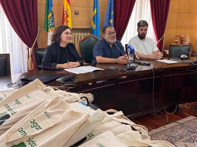 Vipasa entrega 11 viviendas públicas rehabilitadas a familias de Langreo con alquileres desde 107,80 euros.