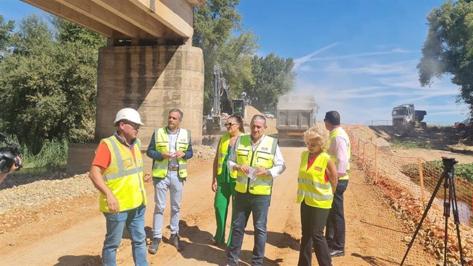 Faúndez visita la demolición del viaducto.