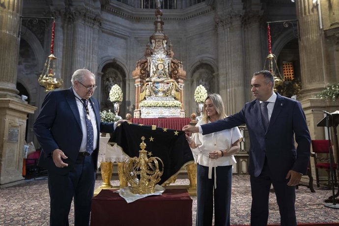 Presentacion de la restauración de la corona de la Virgen de Las Angustias de Granada