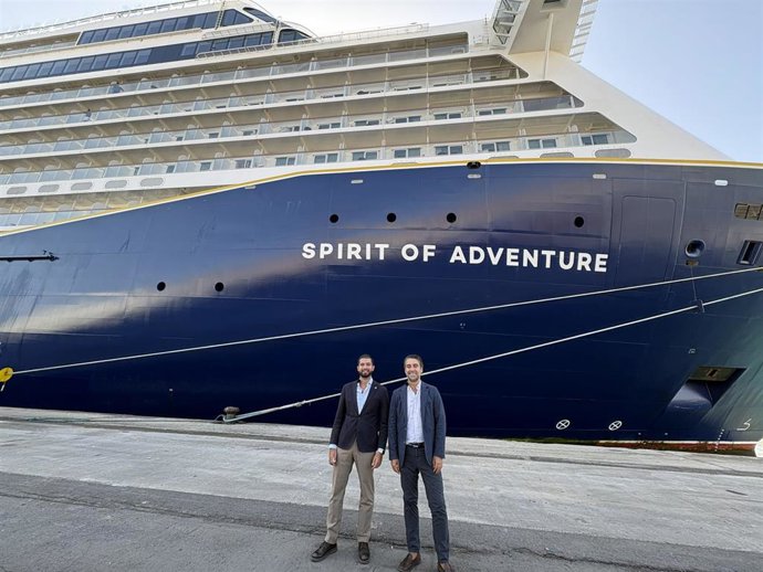 Llegada del crucero 'Spirit of adventure' al Puerto de Almería.