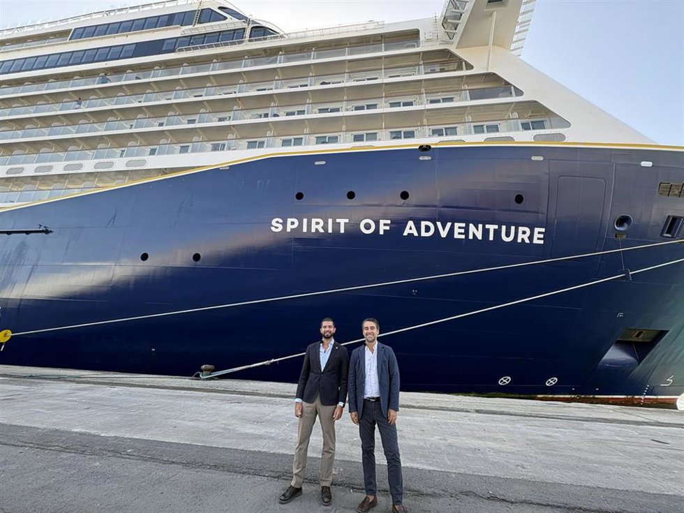 Llegada del crucero 'Spirit of adventure' al Puerto de Almería.