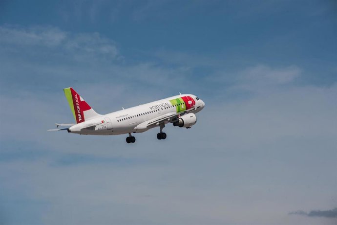 Archivo - Avión de TAP.