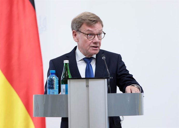22 de agosto de 2026, Kiev, Ucrânia: O ministro federal das Relações Exteriores da Alemanha, Johann Wadephul, participa de uma coletiva de imprensa conjunta com o ministro das Relações Exteriores da Ucrânia, Andrii Sybiha, após as negociações, em Kiev, Uc