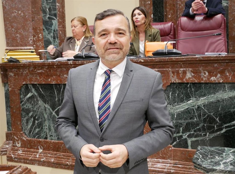 Albaladejo (PP) acusa al PSOE de "instalarse en el bulo" y destaca las 9.000 plazas gratuitas de 0 a 3 años