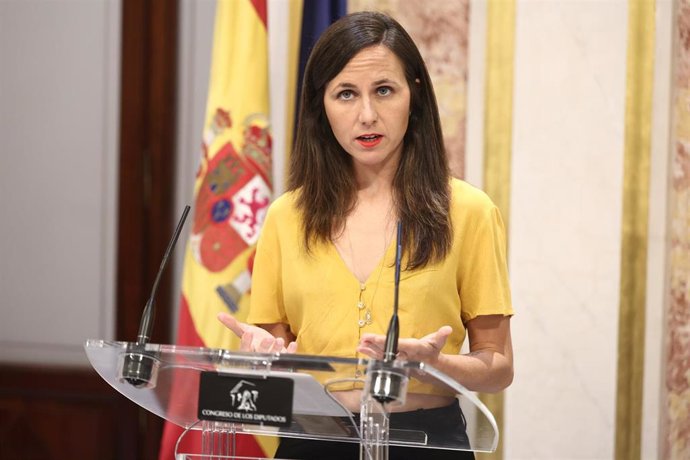 Archivo - La secretaria general de Podemos, Ione Belarra, ofrece declaraciones a los medios durante la celebración de una sesión extraordinaria del Pleno del Congreso de los Diputados, a 23 de julio de 2026, en Madrid (España).