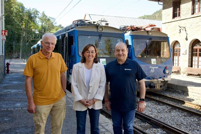 La consellera Paneque, el presidente de FGC y el presidente del Consell Comarcal del Ripollès