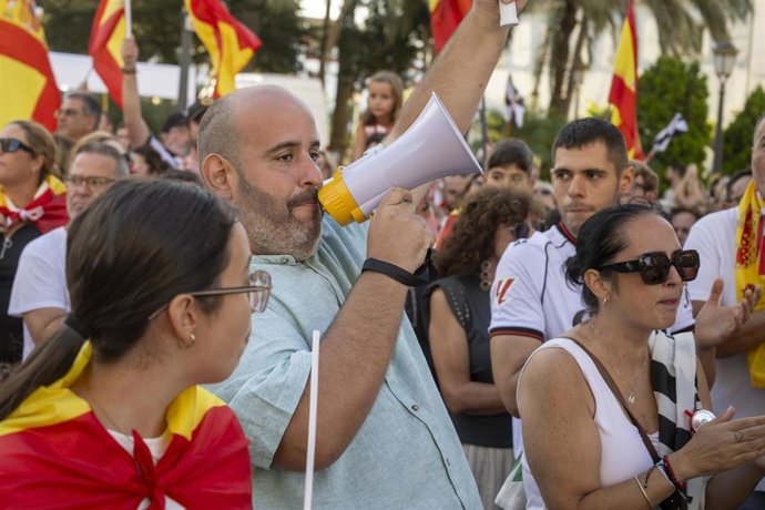 Varias personas durante una manifestación en Ceuta en una imagen de archivo