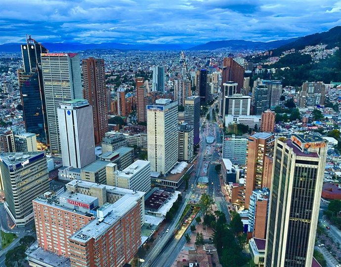 Archivo - Vista del centro de Bogotá (Colombia) desde el mirador de la Torre Colpatria.