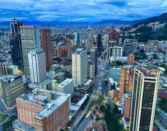 Archivo - Vista del centro de Bogotá (Colombia) desde el mirador de la Torre Colpatria.