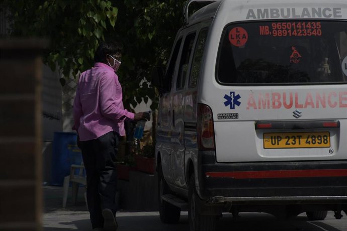 Archivo - Ambulancia en India (archivo)