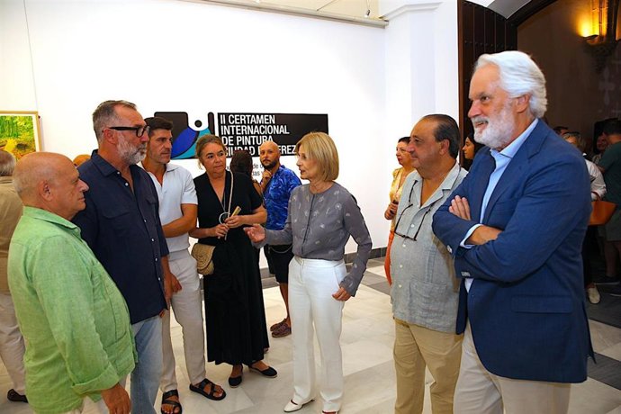 La alcaldesa de Jerez (Cádiz), María José García-Pelayo, en la inauguración de la exposición del II Certamen Internacional de Pintura Ciudad de Jerez.