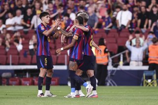 Players of FC Barcelona celebrate their team’s third goal which was an own goal scored by Florian Lejeune of Rayo Vallecano during the Spanish league, LaLiga EA Sports, football match played between FC Barcelona and Rayo Vallecano at Spotify Camp Nou stad