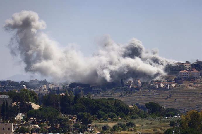 Archivo - Arquivo - 20 de junho de 2026, Distrito de Nabatieh, Sul do Líbano, Líbano: Os ataques aéreos israelenses continuam em todo o sul do Líbano desde a meia-noite, com bombardeios intensos tendo como alvo a cidade de Nabatieh e suas áreas vizinhas. 
