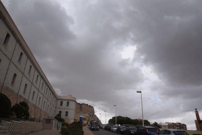 Archivo - Cielos cubiertos sobre la UPCT