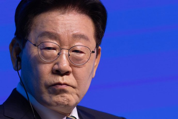 Archivo - July 7, 2026, Ankara, Turkey: President of the Republic of Korea (South Korea) Lee Jae Myung takes part in a discussion during the first day of the NATO Summit Defence Industry Forum, held as part of the NATO Summit,Image: 1115067012, License: R