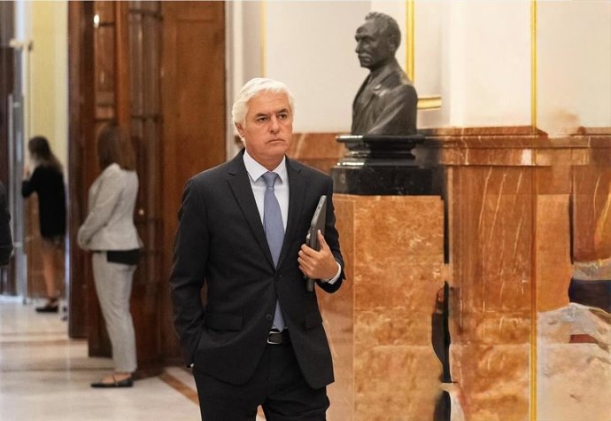 Archivo - El diputado del Partido Popular y portavoz adjunto del Grupo PP en la Comisión de Interior del Congreso, Carlos Sánchez