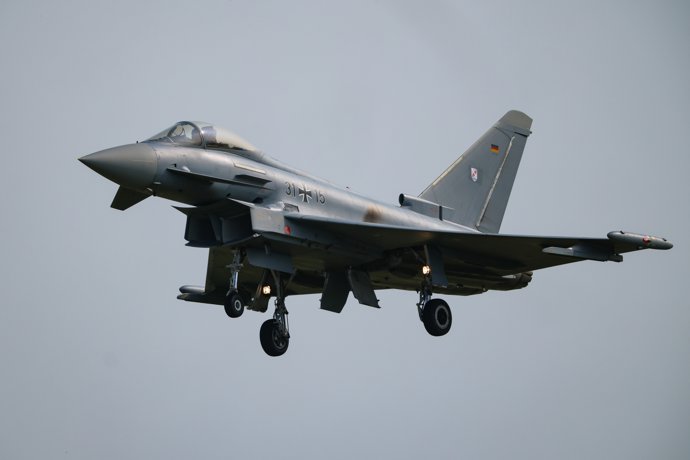 04 June 2025, North Rhine-Westphalia, Noervenich: An air force Eurofighter on a training flight at Nörvenich air base. Photo: Christoph Reichwein/dpa