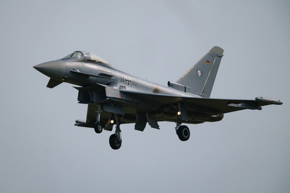 04 June 2025, North Rhine-Westphalia, Noervenich: An air force Eurofighter on a training flight at Nörvenich air base. Photo: Christoph Reichwein/dpa