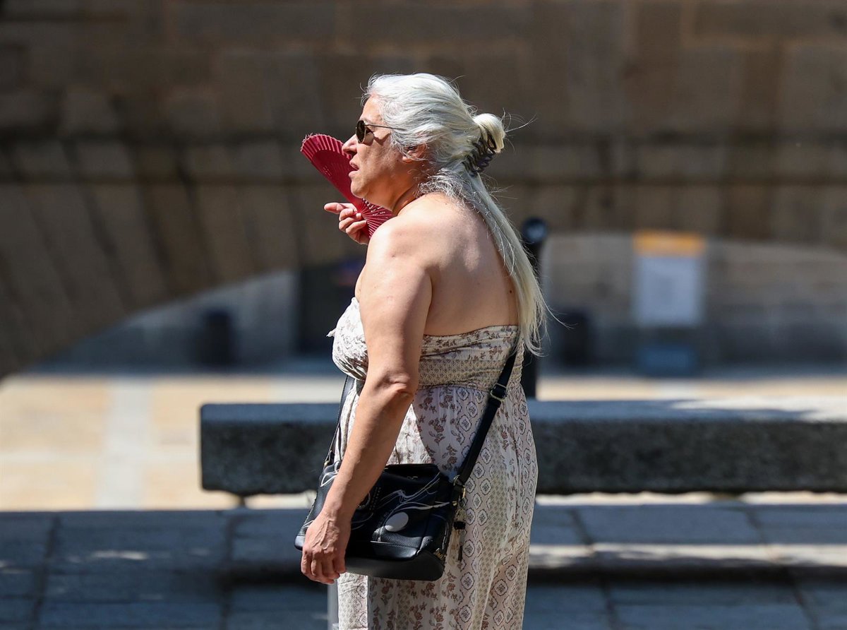 El sur, centro y noreste peninsular registraron ayer más de 35ºC, con una máxima de 40ºC en Jaén y Ciudad Real